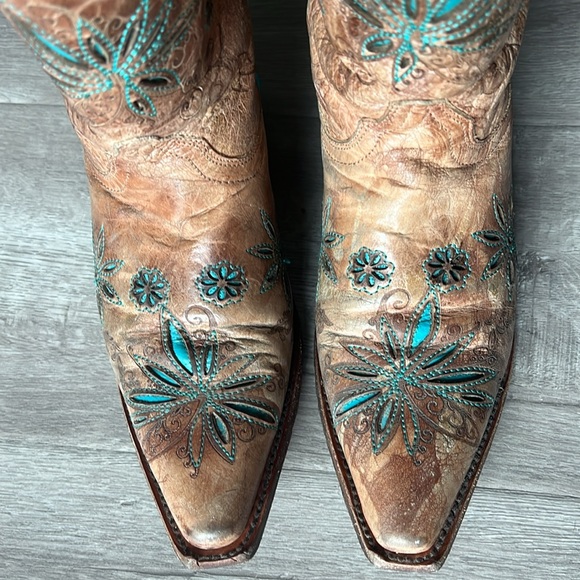 SHYANNE FLORAL TURQUOISE TRIM DISTRESSED COWBOY BOOTS - Picture 2 of 7